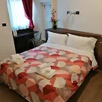 - Centre 4*