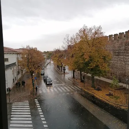 - Centre Vendégház Verona