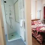 - Centre 招待所